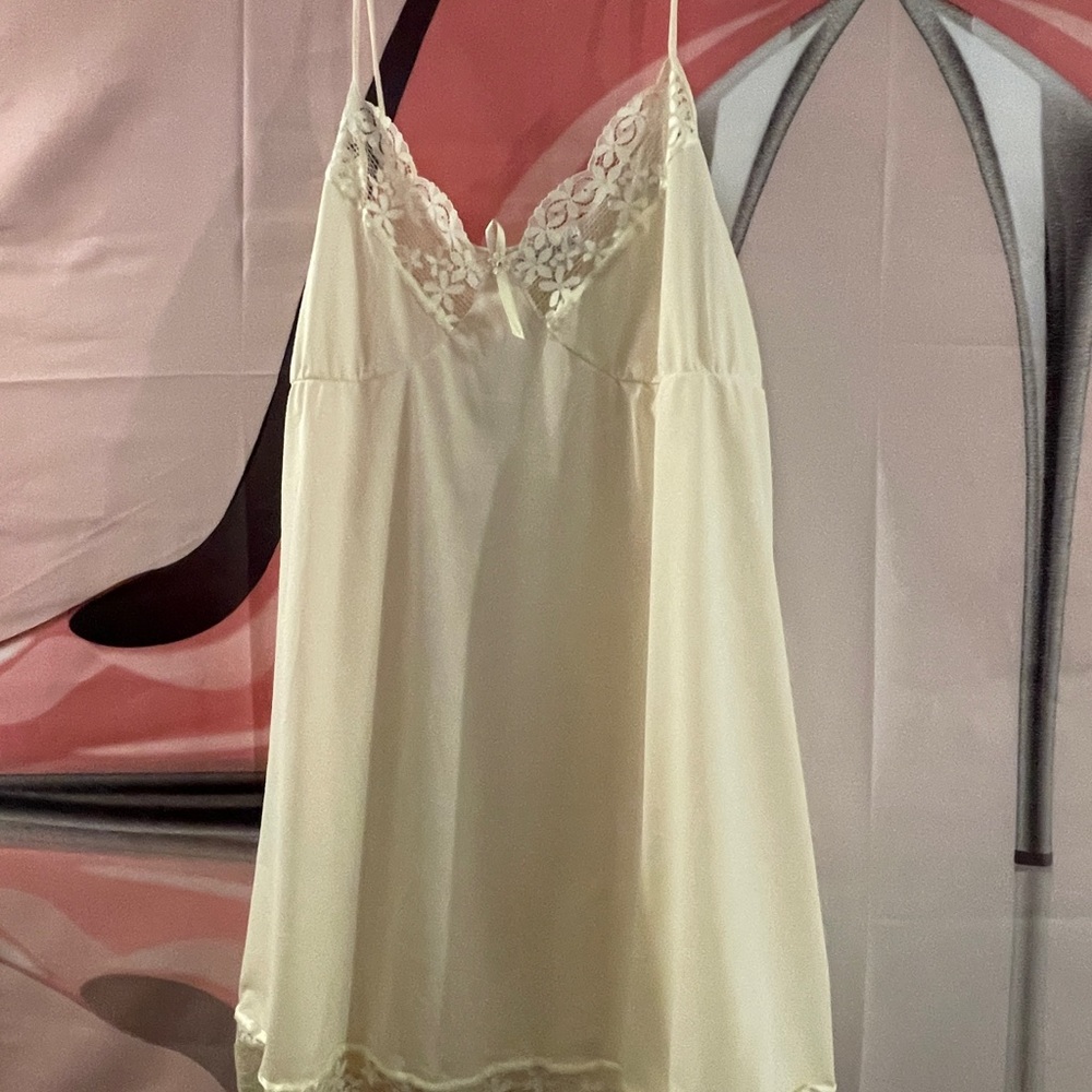 Shadowline Short Nightie Sized XL